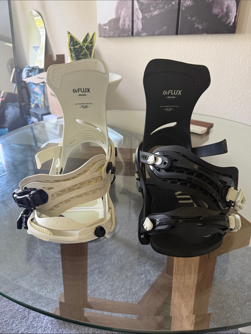 Flux Winter Snowboard Bindings in Off white and Black
